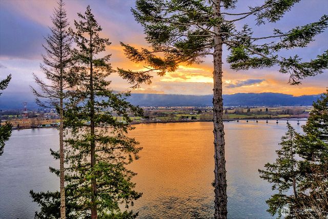 770 Columbia Street, Cathlamet, WA 98612