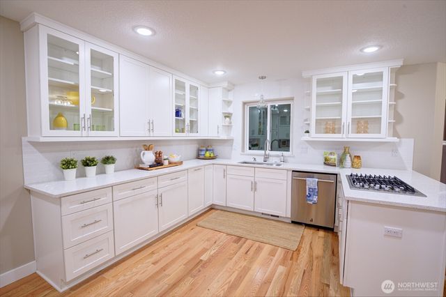 770 Columbia Street, Cathlamet, WA 98612