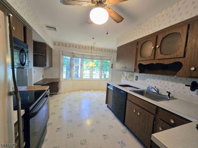 19 Dacotah Ave, Rockaway Twp., NJ 07866