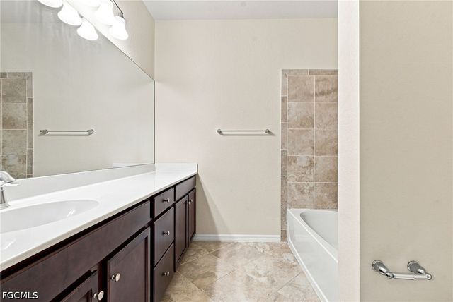 10174 Via Colomba CIR, Fort Myers, FL 33966