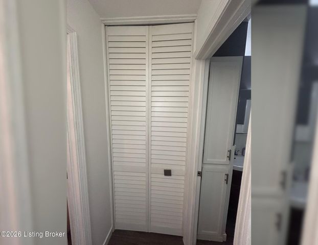 1924 Goldsmith Ln UNIT 42, Louisville, KY 40218