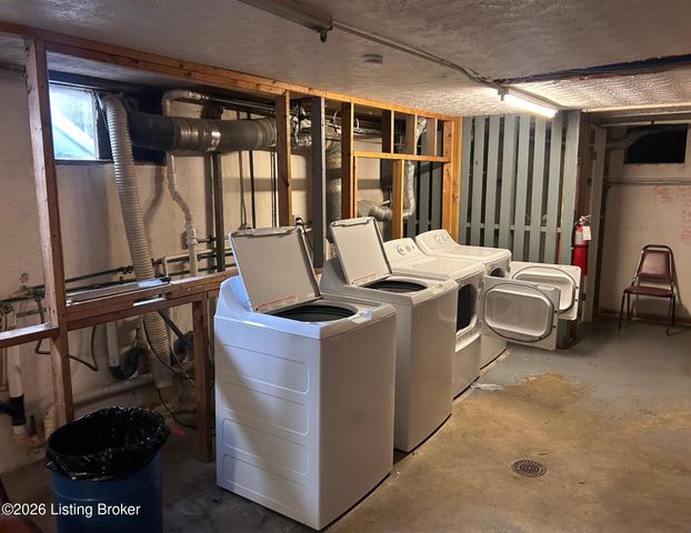 1924 Goldsmith Ln UNIT 42, Louisville, KY 40218