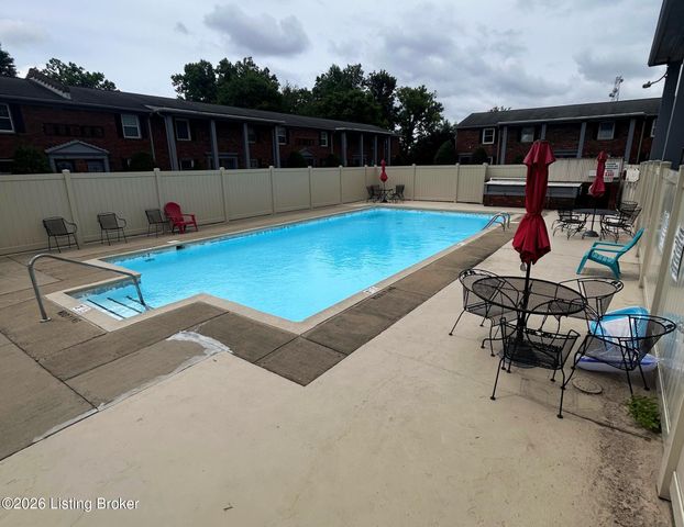 1924 Goldsmith Ln UNIT 42, Louisville, KY 40218