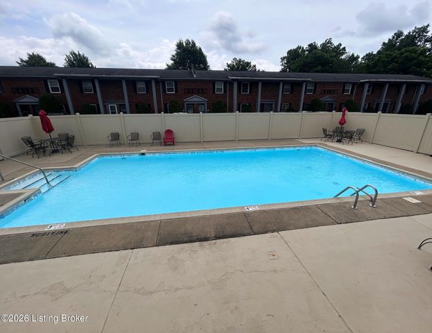 1924 Goldsmith Ln UNIT 42, Louisville, KY 40218