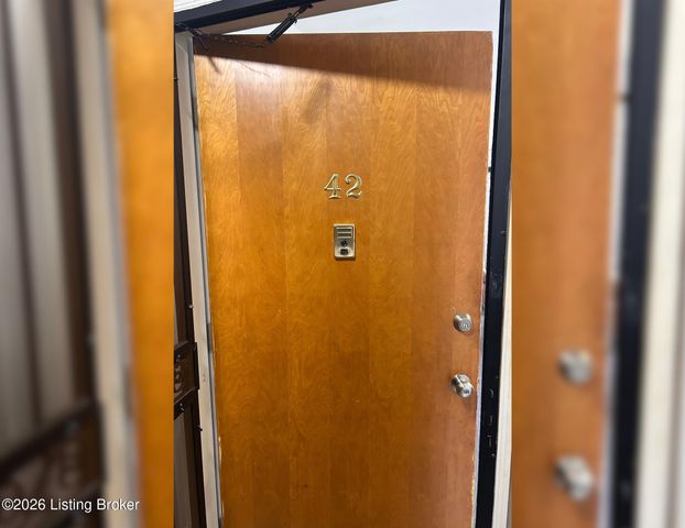 1924 Goldsmith Ln UNIT 42, Louisville, KY 40218
