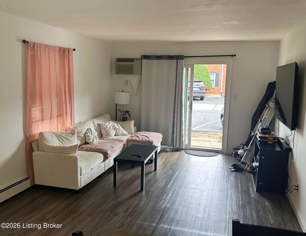 1924 Goldsmith Ln UNIT 42, Louisville, KY 40218