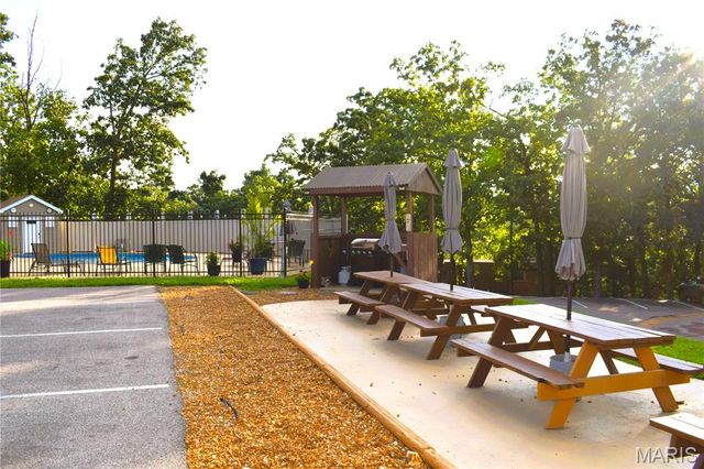 5766 Westphalia Lane B, Oakville, MO 63129