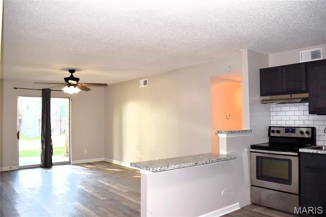5766 Westphalia Lane B, Oakville, MO 63129