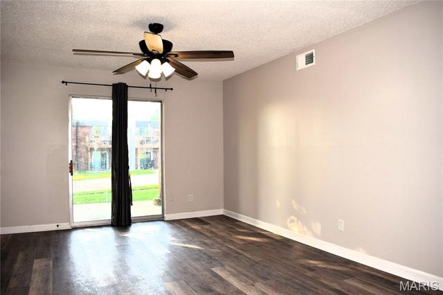 5766 Westphalia Lane B, Oakville, MO 63129