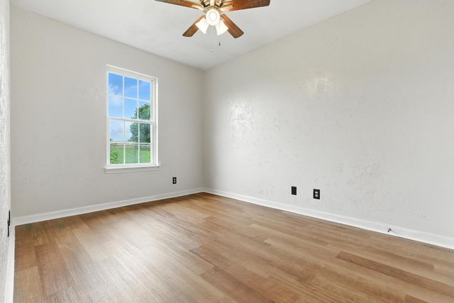 265 Bumpus Mill Rd, Oak Grove, KY 42262