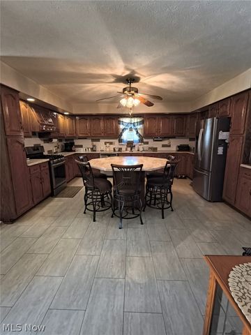 10174 Veto Road, Belpre, OH 45714