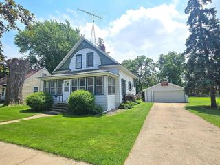 827 W 17TH AVENUE, Oshkosh, WI 54902