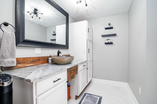 225 Edwards Road, Circleville, OH 43113