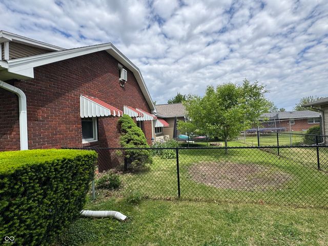 2722 17th Street, Columbus, IN 47201