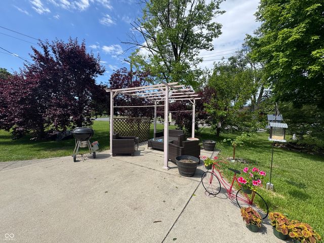 2722 17th Street, Columbus, IN 47201