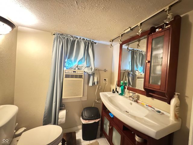 2722 17th Street, Columbus, IN 47201