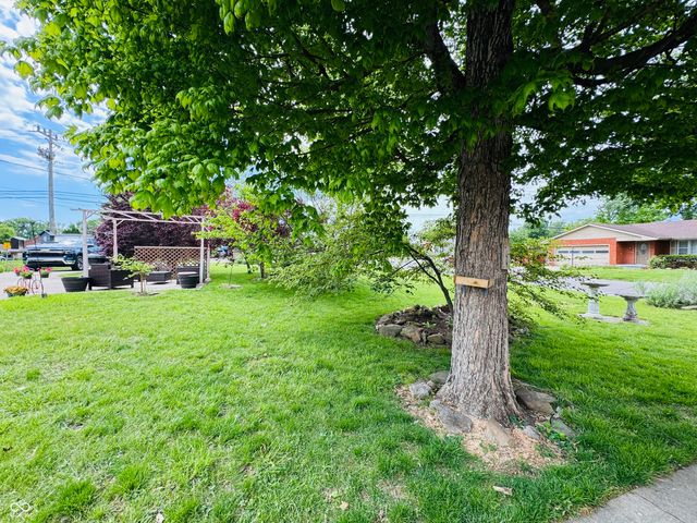 2722 17th Street, Columbus, IN 47201