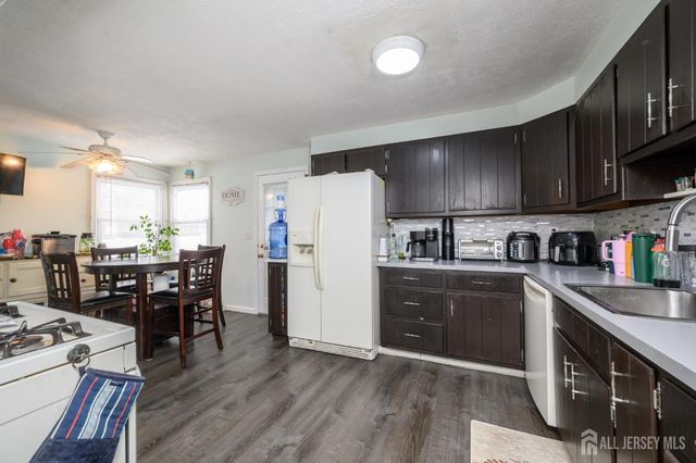 16 N Lincoln Avenue N, Colonia, NJ 07067