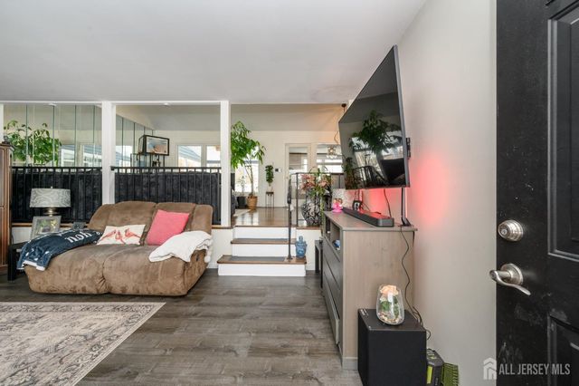 16 N Lincoln Avenue N, Colonia, NJ 07067