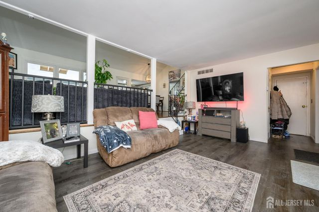 16 N Lincoln Avenue N, Colonia, NJ 07067