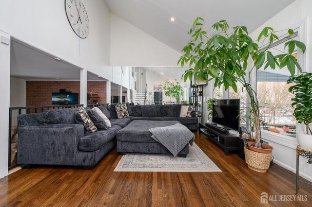 16 N Lincoln Avenue N, Colonia, NJ 07067