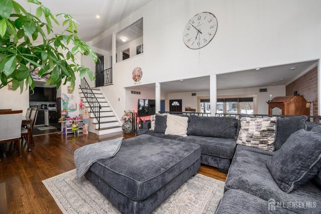 16 N Lincoln Avenue N, Colonia, NJ 07067