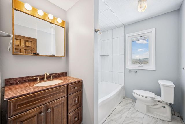 7050 Pioneer Trail, Greenfield, MN 55357