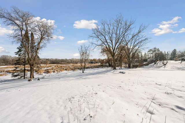 7050 Pioneer Trail, Greenfield, MN 55357