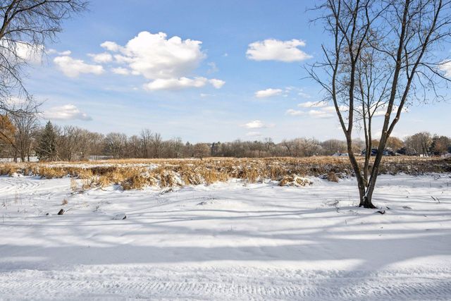 7050 Pioneer Trail, Greenfield, MN 55357