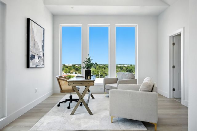 312 N Lancaster Avenue 104, Dallas, TX 75203