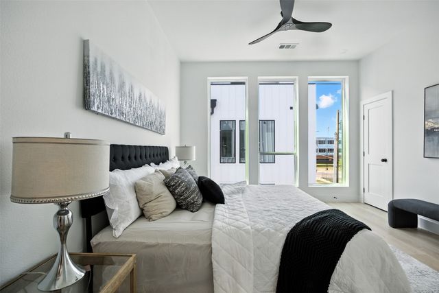 312 N Lancaster Avenue 104, Dallas, TX 75203