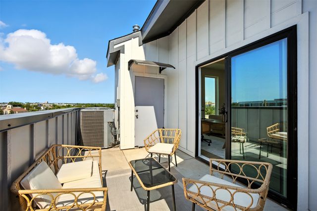 312 N Lancaster Avenue 104, Dallas, TX 75203