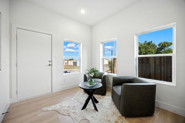 312 N Lancaster Avenue 104, Dallas, TX 75203