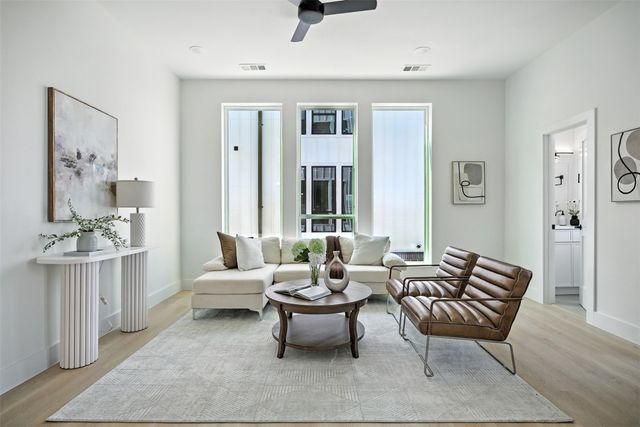 312 N Lancaster Avenue 104, Dallas, TX 75203