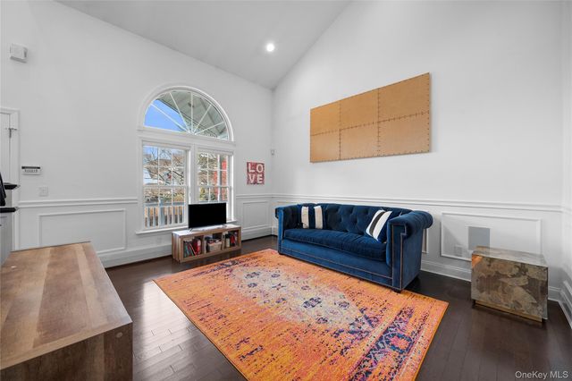 7 Park View Lane, Lake Grove, NY 11755