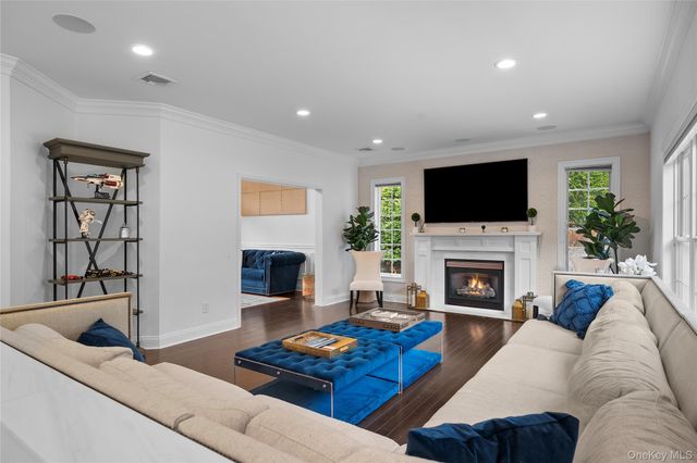 7 Park View Lane, Lake Grove, NY 11755