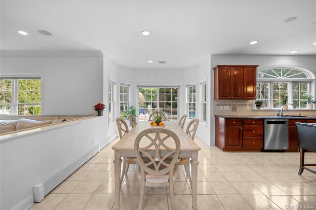 7 Park View Lane, Lake Grove, NY 11755