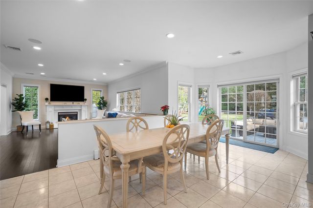 7 Park View Lane, Lake Grove, NY 11755