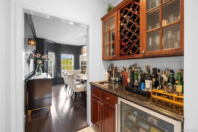 7 Park View Lane, Lake Grove, NY 11755