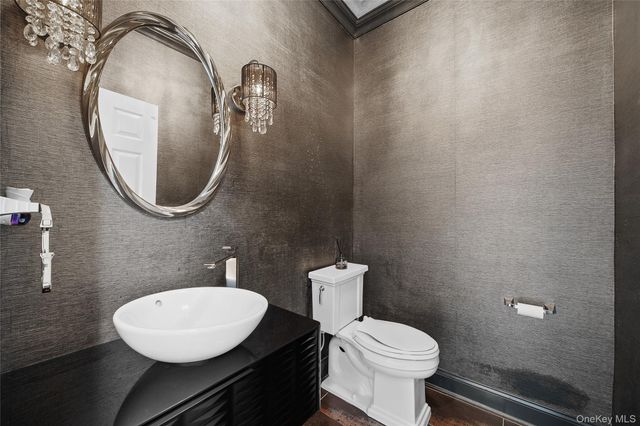 7 Park View Lane, Lake Grove, NY 11755