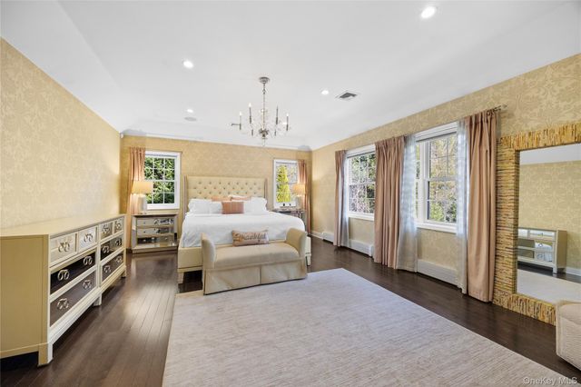 7 Park View Lane, Lake Grove, NY 11755