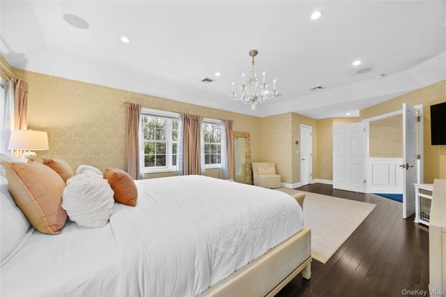 7 Park View Lane, Lake Grove, NY 11755