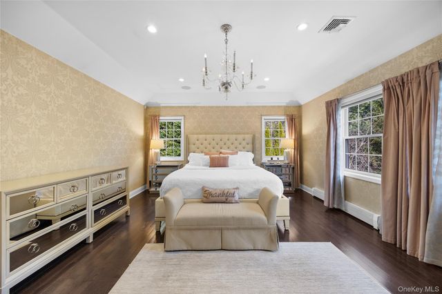 7 Park View Lane, Lake Grove, NY 11755