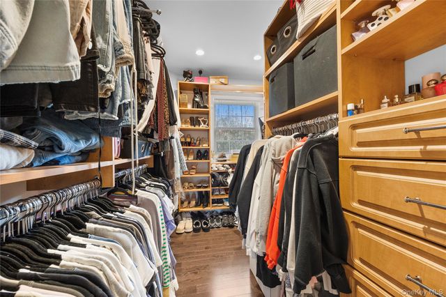 7 Park View Lane, Lake Grove, NY 11755