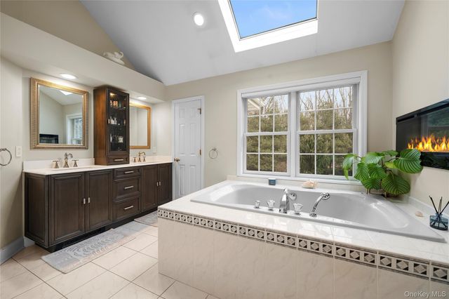 7 Park View Lane, Lake Grove, NY 11755