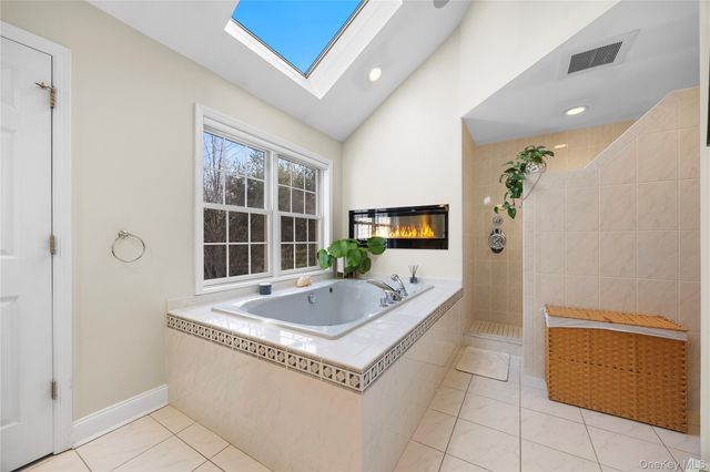 7 Park View Lane, Lake Grove, NY 11755