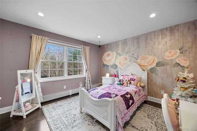 7 Park View Lane, Lake Grove, NY 11755