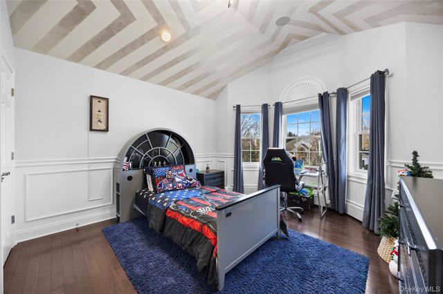 7 Park View Lane, Lake Grove, NY 11755