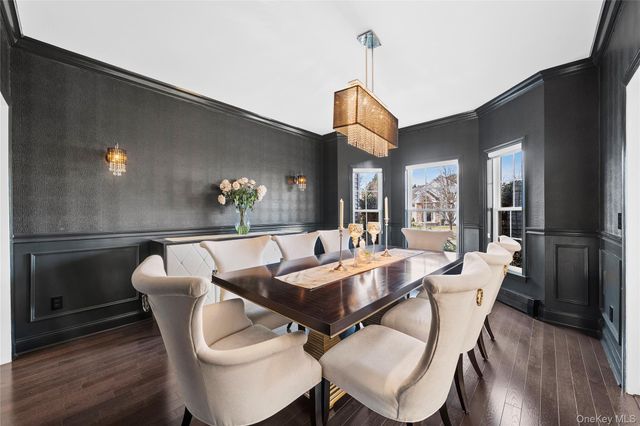 7 Park View Lane, Lake Grove, NY 11755