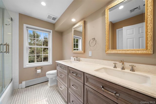 7 Park View Lane, Lake Grove, NY 11755